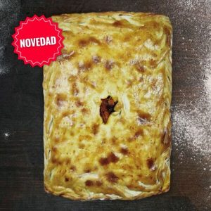 Empanada gallega artesana de calamares y pimientos del piquillo